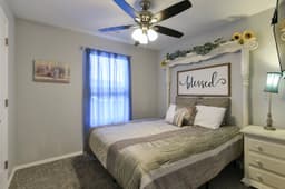 2 Stylish Condos w/ Views | Near SDC — Queen bedroom