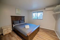 Charming 4BR Mountain Cabin — Loft area