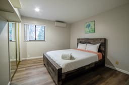 Charming 4BR Mountain Cabin — Deck