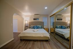 Charming 4BR Mountain Cabin — Game area