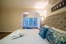 Charming 4BR Mountain Cabin — Laundry